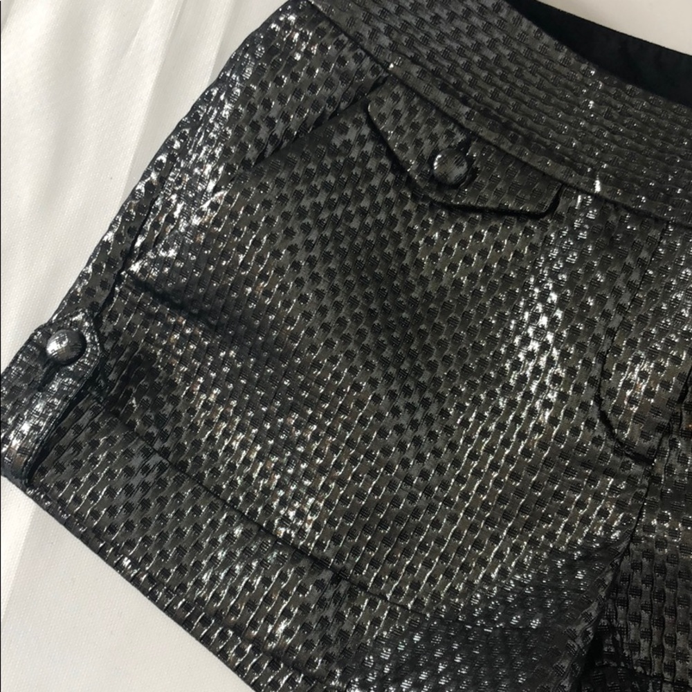 Express Shorts - Picture 2 of 4